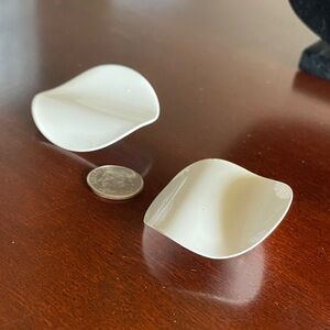 Vintage 1980’s Wavy White Earrings